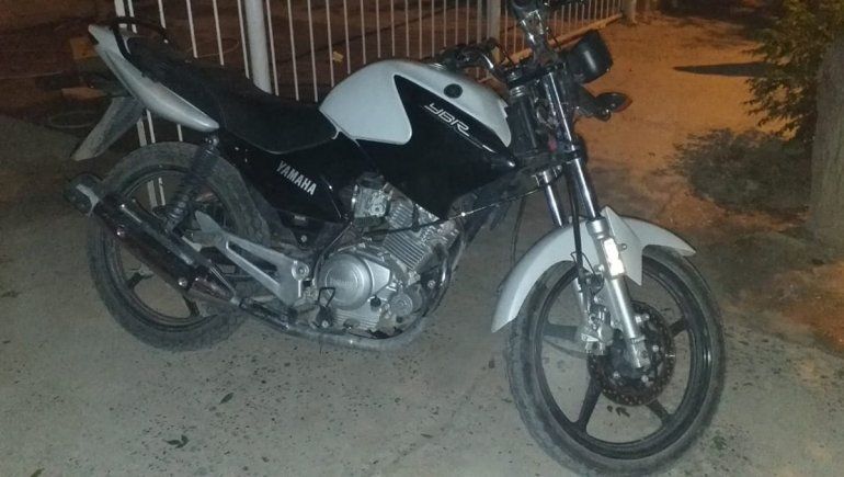 Le robaron la moto y la encontró estacionada