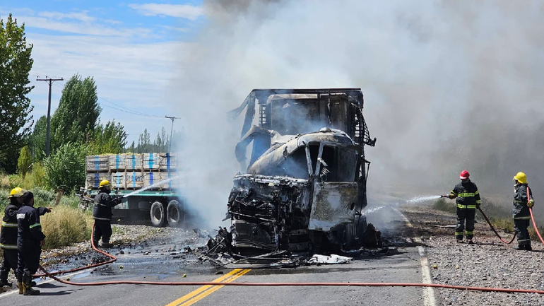 El impactante choque se registró en la curva, a kilómetros del ingreso a Cervantes. El impactante choque se registró en la curva, a kilómetros del ingreso a Cervantes.
