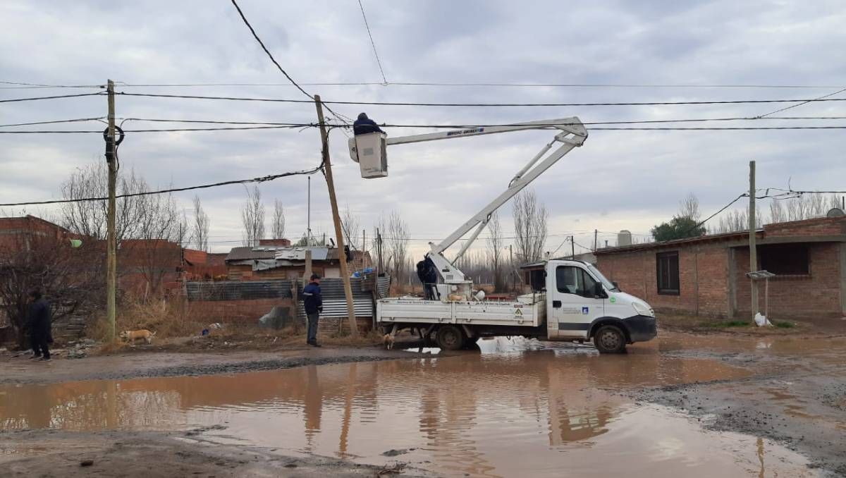 No hay muchos bolsillos en la ciudad que puedan pagar casi 800.000 pesos por una factura del servicio eléctrico. Y menos en las barriadas populares.