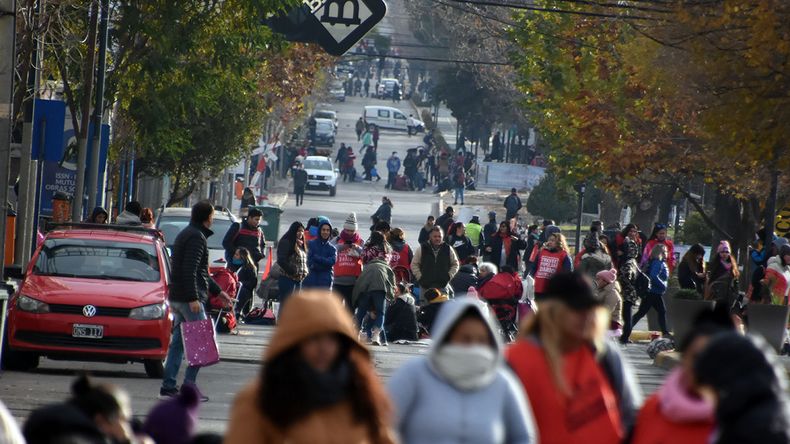 Los cortes de calles eran habituales en Neuquén. Pedidos de programas, fondos y capacitaciones.