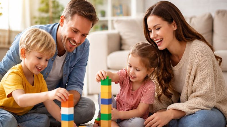 La fórmula 7-7-7 propone dedicar tres momentos breves al día para fortalecer el vínculo emocional entre padres e hijos.