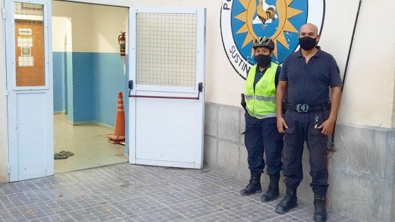 Policías encontraron una billetera con $150 mil y la devolvieron