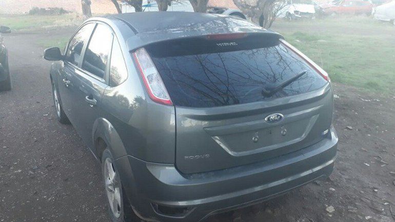Los delincuentes iban en un Ford Focus con armas cargadas