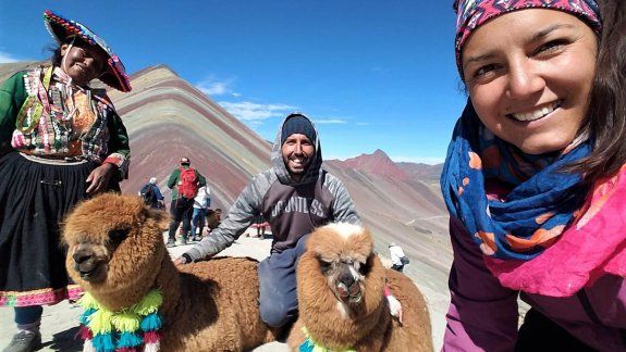 Nacho y Ale en la monta&ntilde;a Arcoiris, Per&uacute;.&nbsp;