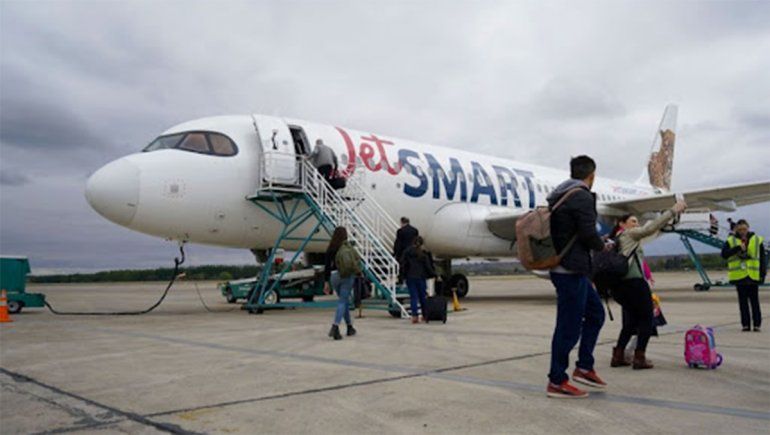 Enojo y malestar por la reprogramación de vuelos de JetSmart