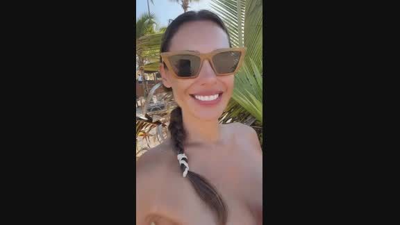 El video de Pampita en la playa que la llevó a hacer una revelación sobre su cuerpo.