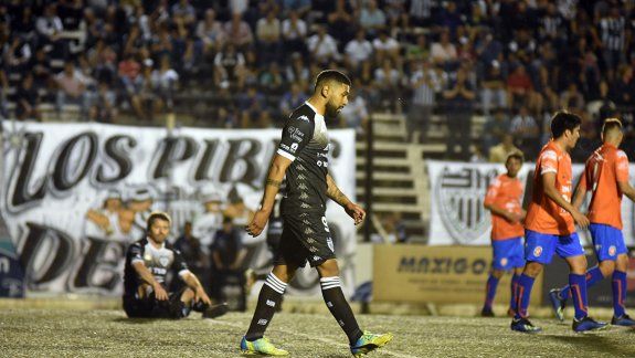 El Albinegro goleó por 3-0 a Sol de Mayo en La Visera