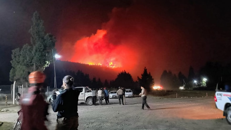 Los incendios forestales azotan un nuevo verano a la Patagonia Argentina.