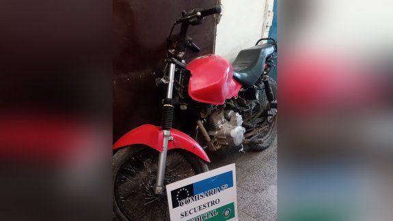 Lo atraparon en una estación de servicio con una moto robada