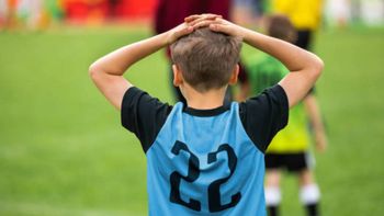 Está comprobado que la contención de los padres es clave para los niños que practican deporte. Valoran que asistan a sus partidos. Foto ilustrativa.