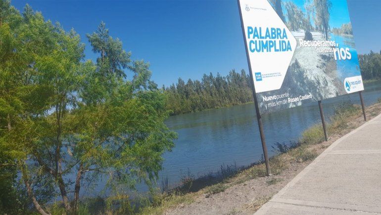 En este brazo chico del Limay encontraron al joven ahogado.