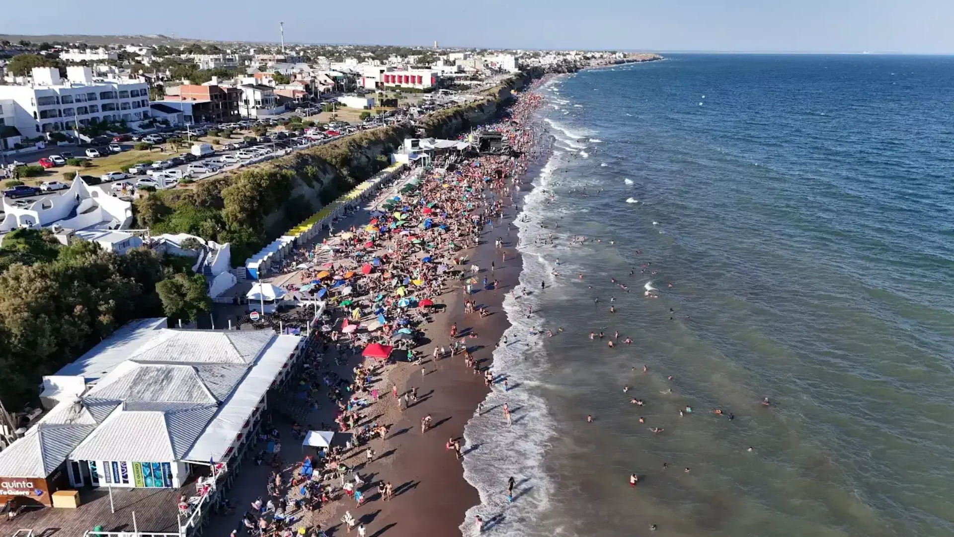 Casi medio millón de turistas se movilizaron y eligieron destinos de Río Negro durante enero.