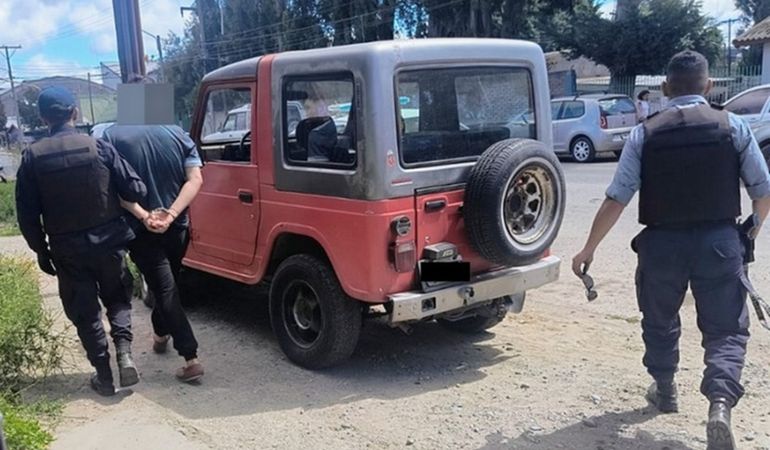 El allanamiento se llevó a cabo poco después del mediodía.