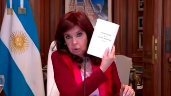 CFK presiona a los fiscales y sospecha del atentado