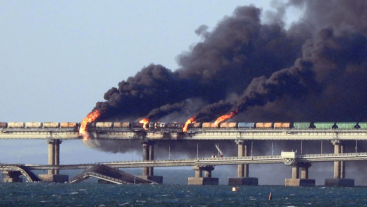 Rusia bombardeó puentes y una represa en Kherson