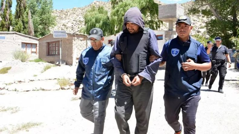 El femicida llevaba 10 días escondido en una cueva en la precordillera de Salta. | LMCipolletti.com El femicida llevaba 10 días escondido en una cueva en la precordillera de Salta.