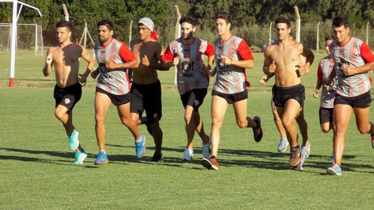 El plantel de Rivadavia fue el primero del grupo en ponerse a trabajar.