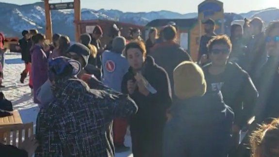 Indignación en las redes por esquiadores que violan el protocolo sanitario