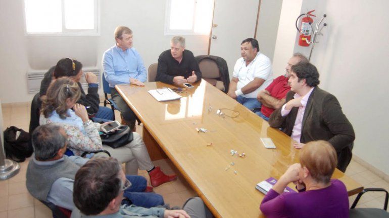 El intendente Tortoriello junto a otros funcionarios acercaron posiciones con los representantes gremiales.