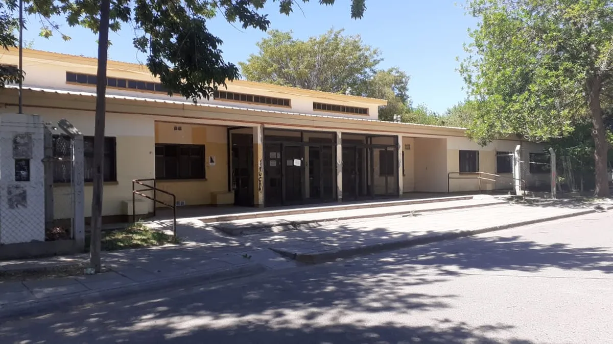 Ingreso a primer año: 1200 anotados y 20 estudiantes esperando un banco