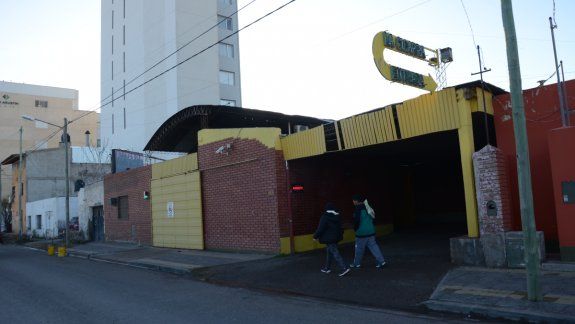 Un hombre murió en un conocido telo de Neuquén: qué le pasó