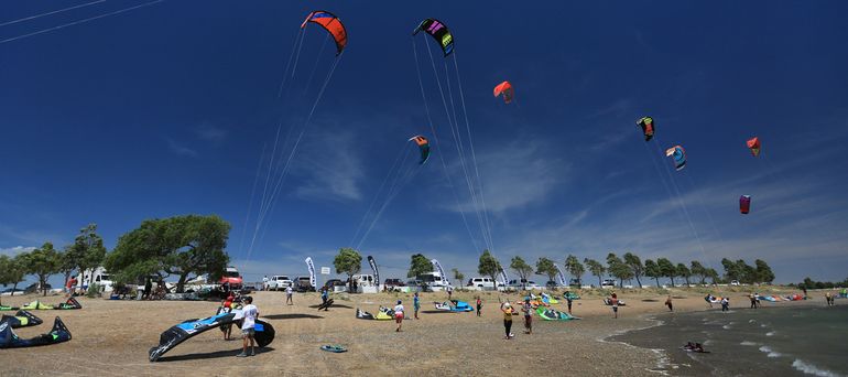 El hombre realizaba Kite Surf cuando comenzó a sentirse mal. El hombre realizaba Kite Surf cuando comenzó a sentirse mal.