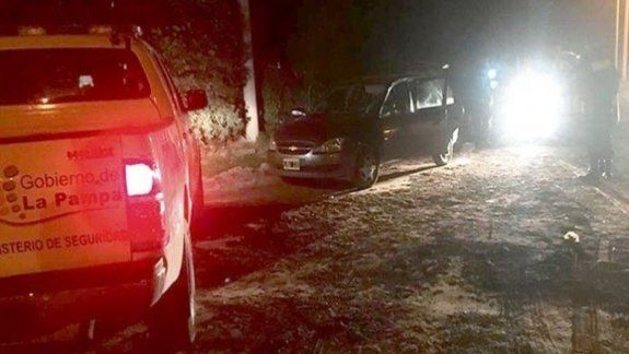 Quedó detenida por llevar a su amante en el baúl del auto
