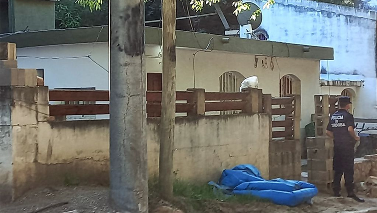 Asesinaron a golpes a una mujer de 62 años en su casa