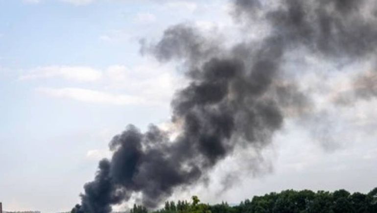Humo negro en el cielo: Bomberos denunciaron indignados a chacareros que quemaron una sustancia prohibida