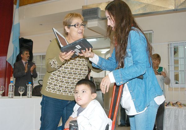 Entregaron 119 netbooks en la Especial 24