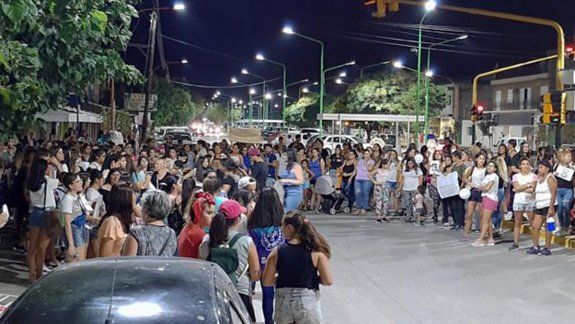 Catriel: reclamaron justicia tras el femicidio de Agustina Atencio