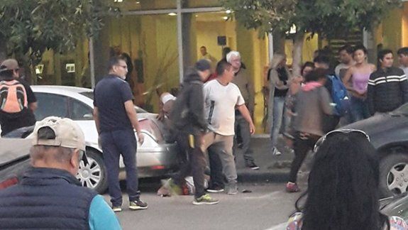Atraparon a un ladrón tras un robo y le dieron una paliza