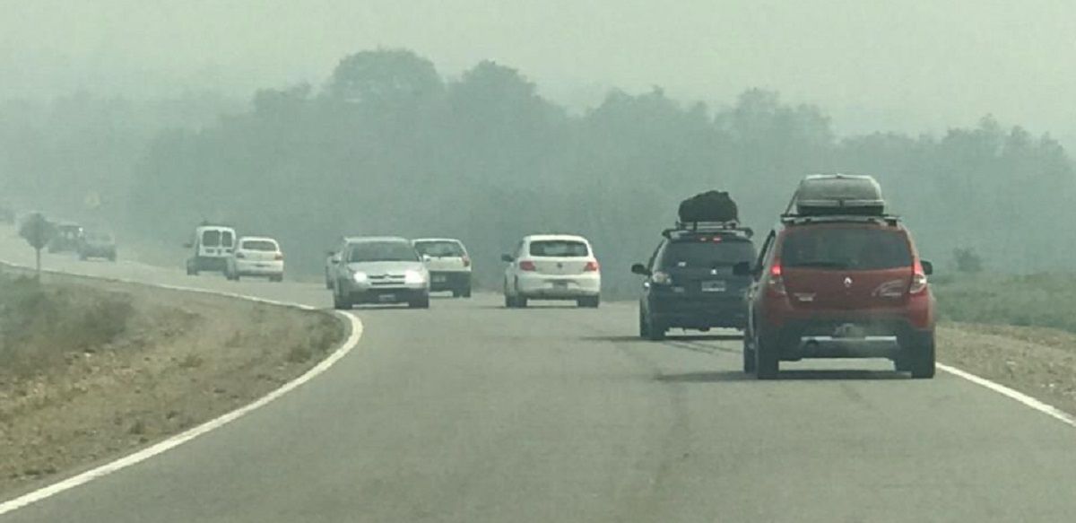 Visibilidad reducida por humo en la Ruta 40.