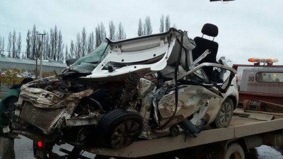 Un joven murió y dos chicas están graves tras chocar en la Ruta 22