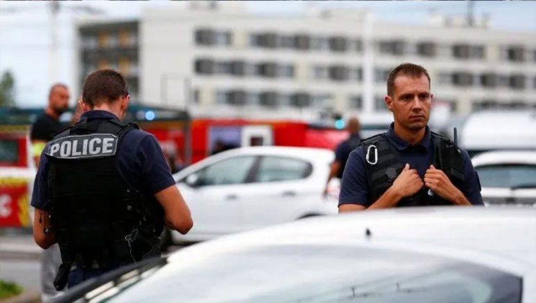 Ataque a puñaladas en París: murieron cuatro policías