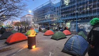 paro de ate: hospitalarios ya acampan frente al ministerio de salud