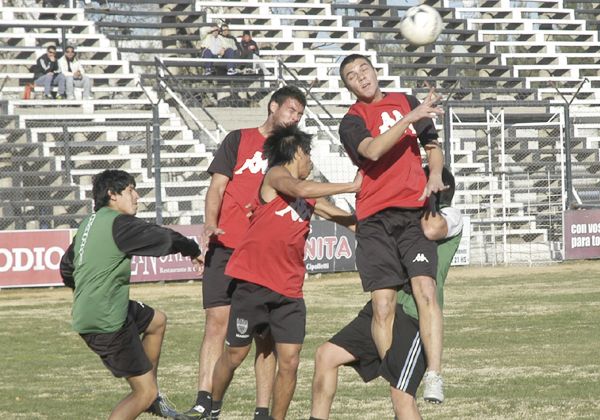 Cipolletti probó jugadores en La Visera