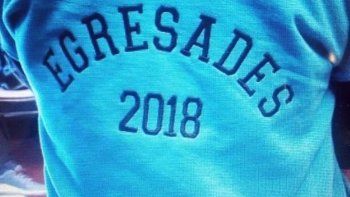 el lenguaje inclusivo llego a las camperas de egresades