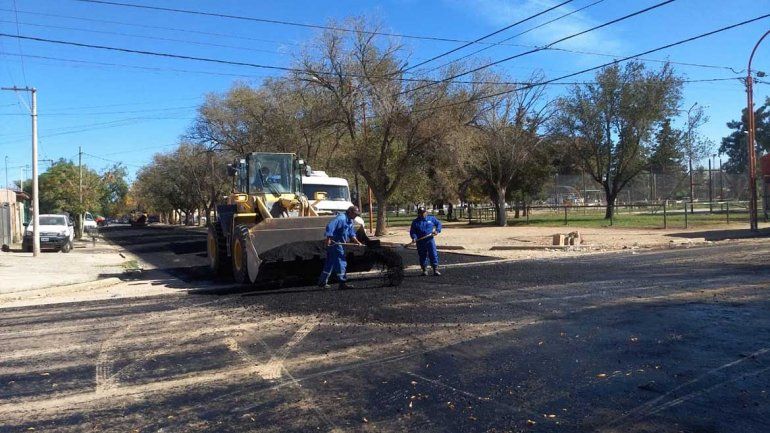 A buen ritmo avanza el asfalto en el Don Bosco