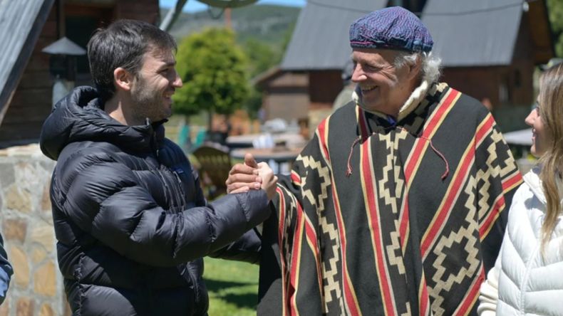 Francis Mallman y el gobernador de Chubut, Ignacio Torres, al dar a conocer el proyecto gastronómico, turístico y educativo en Alto Río Sanguer. 