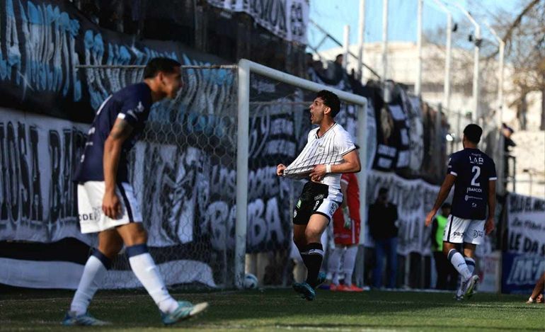 Acevedo abrió la cuenta para Cipo. Foto: Omar Novoa