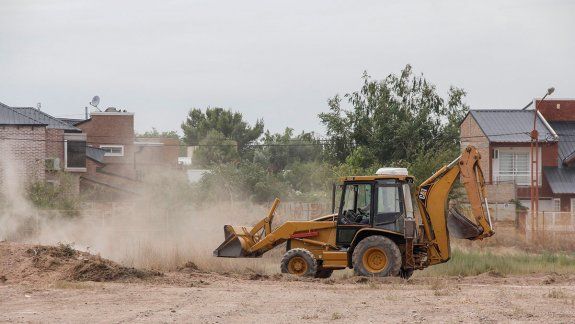 Dos obras públicas bajaron el desempleo entre los albañiles