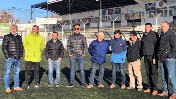 Puntapié inicial al proyecto para la colocación del césped natural en La Visera de Cemento