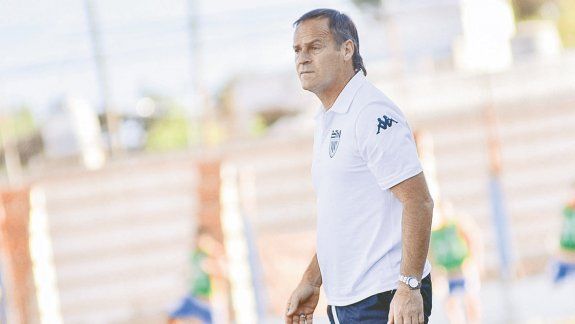 Homann dirigirá desde dentro del campo de juego.