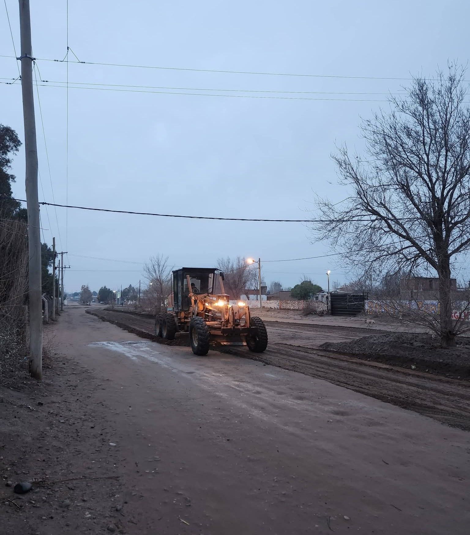 Contar con una máquina motoniveladora propia constituye un bienvenido avance para la comunidad de Las Perlas. Se podrá planificar y concretar mejor la reparación de calles.