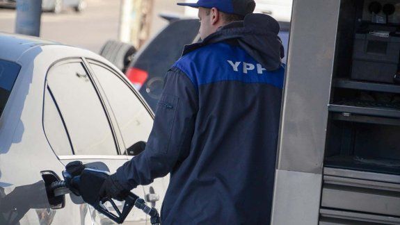 Guzmán: el precio de la nafta se analizará junto a YPF