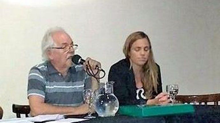 El cipoleño Oscar Rodríguez presenta a la invitada María Emilia Soria.