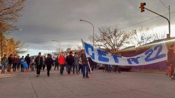 estudiantes del cet 22 reclamaron por el edificio