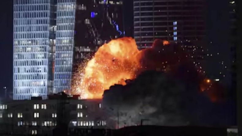 La bomba cayó cerca de Tel Aviv y provocó heridos. | LMCipolletti.com La bomba cayó cerca de Tel Aviv y provocó heridos.