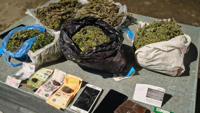 Viajaban con casi 3 kilos de marihuana